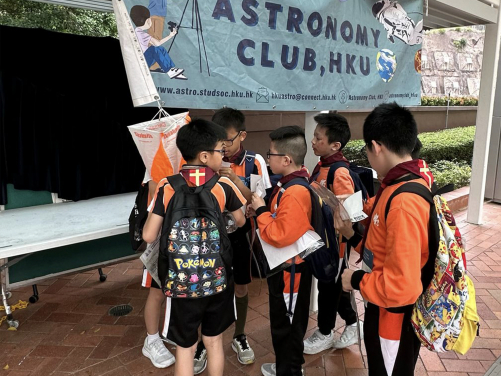 Scout teams from different groups searched for control points on the campus of the University of Hong Kong to complete the weather orienteering competition.

 